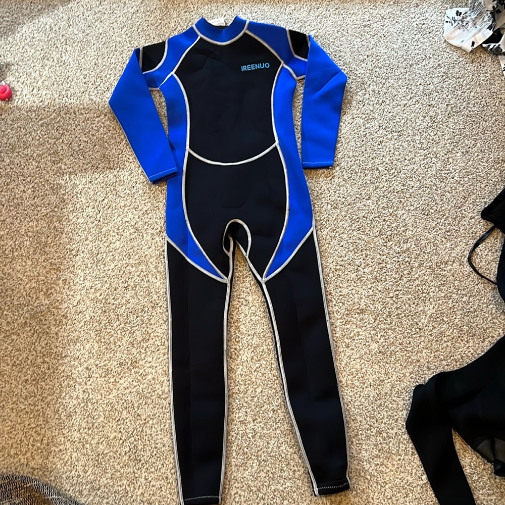 Kids Size 14 2.5mm wetsuit